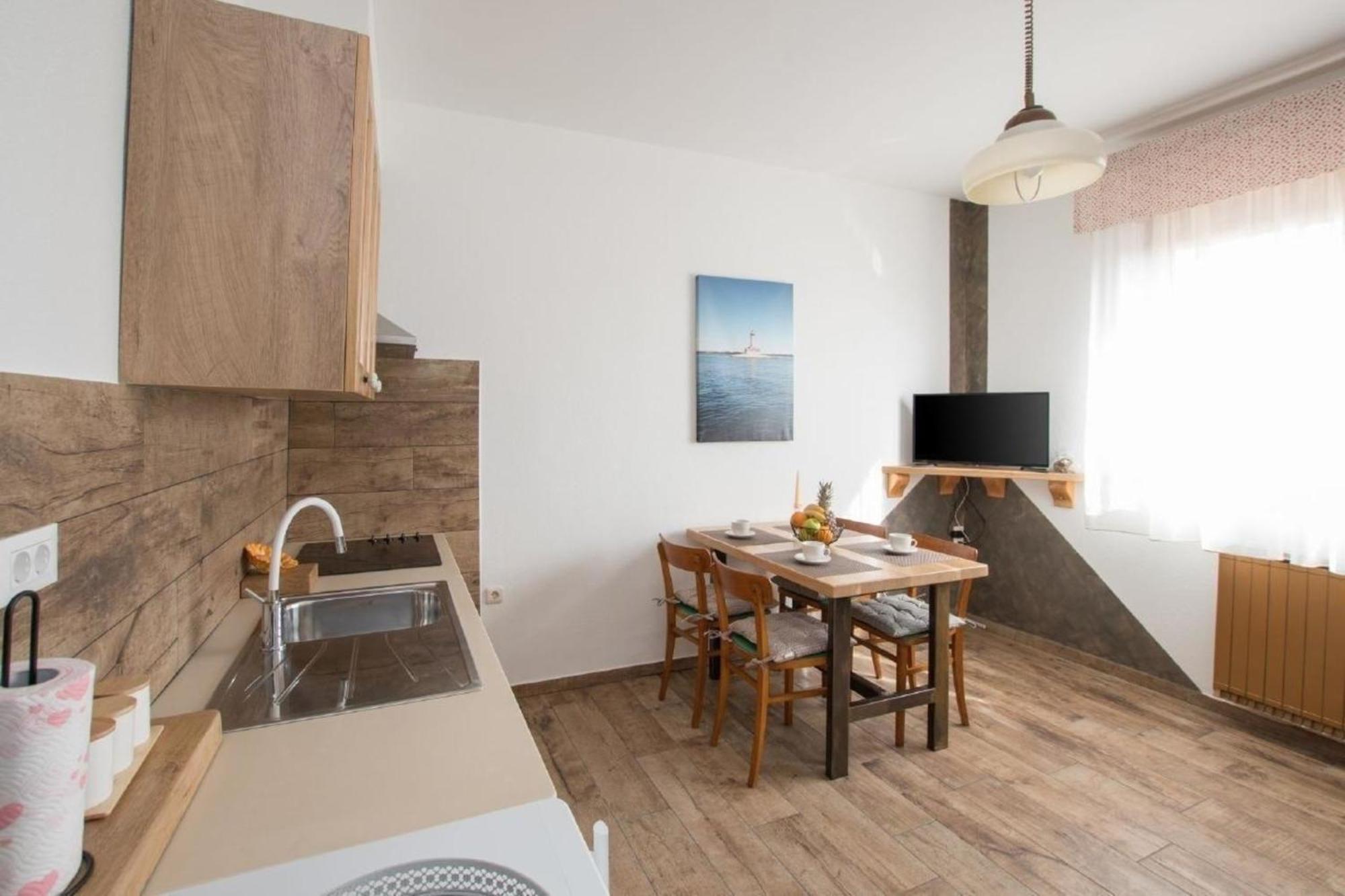 Neue In Mit Terrasse Apartman *