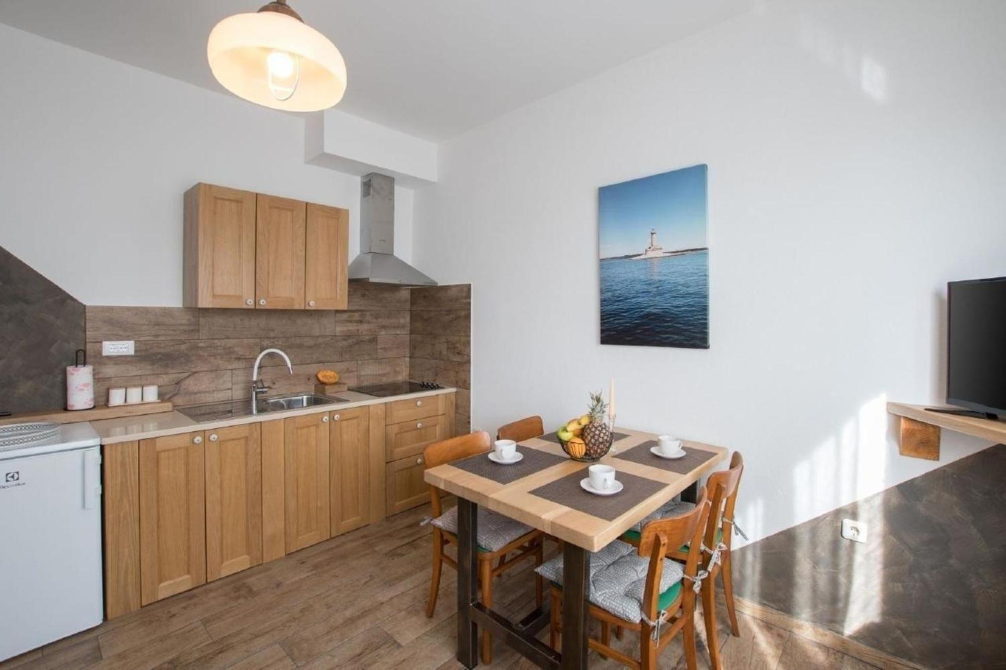 Neue In Mit Terrasse Apartman *